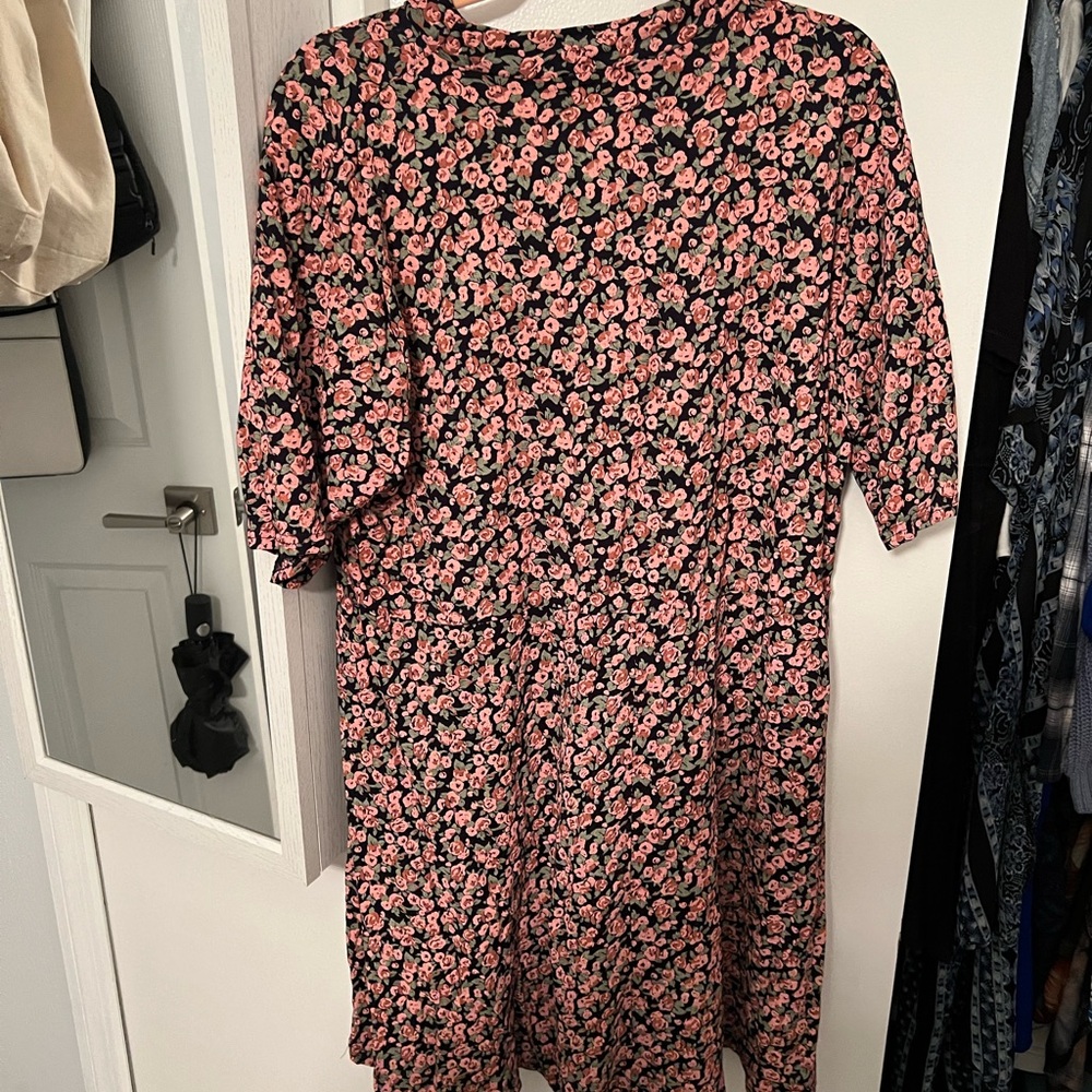 Floral High Neck Shift Dress from Boohoo